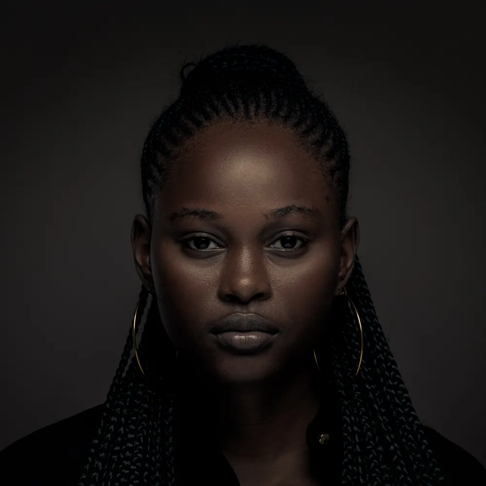 Portrait en clair-obscur, en noir et blanc, photographie L21STUDIOS